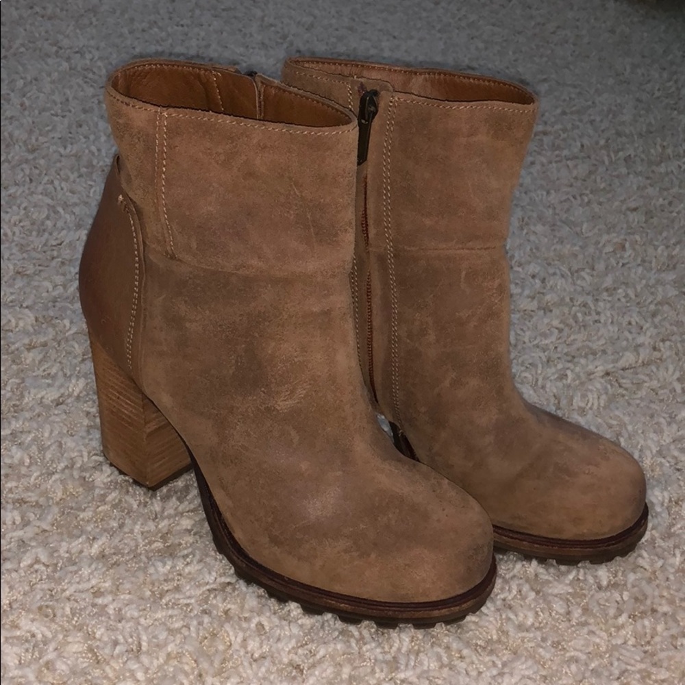 Sam Edelman never worn high heel boots with treads